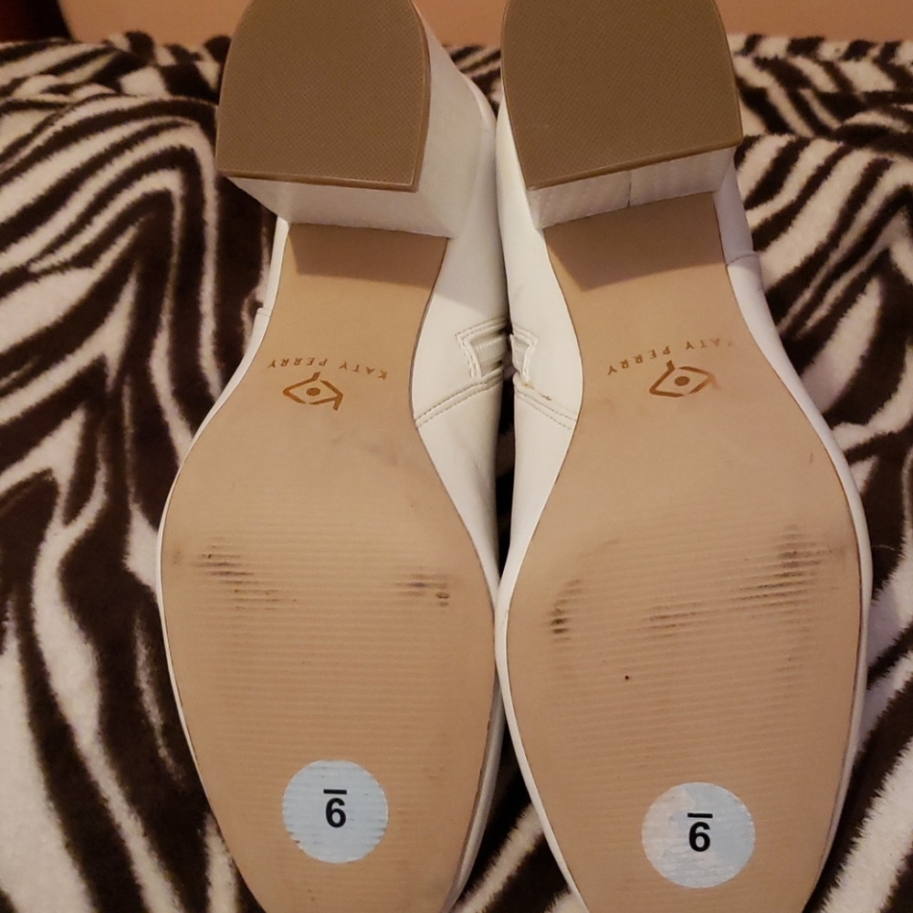 White Katy Perry Ankle Boots, side zippers - Picture 2 of 4